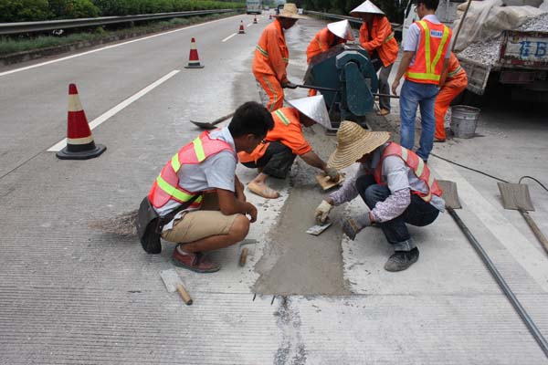 水泥路面裂縫修補.jpg